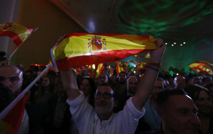 Elections locales et regionale en Espagne; recul des socialistes et une percée de la droite.