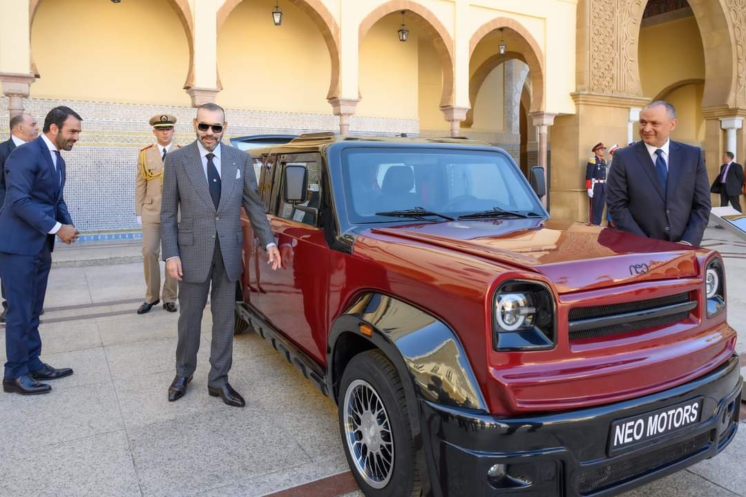 Présentation à SM le Roi d’un modèle de la 1ère marque automobile grand public marocaine et du prototype de véhicule à hydrogène d’initiative marocaine