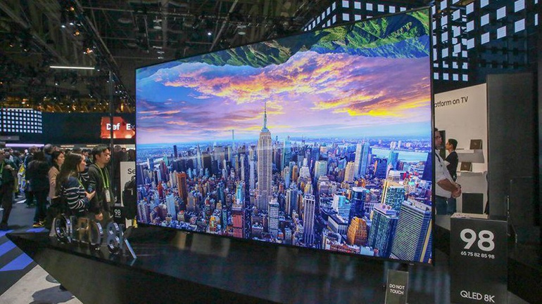 Samsung lance un téléviseur QLED de 98 pouces, un écran gigantesque pour le divertissement à domicile