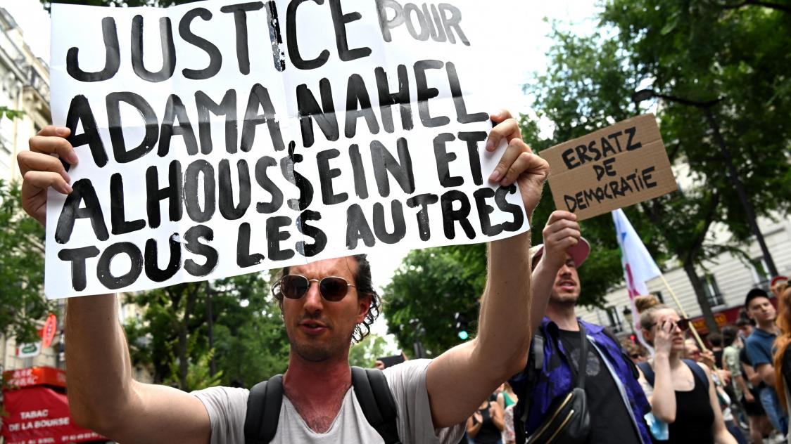 Des milliers de manifestants en France condamnent la violence policière et le racisme systémique